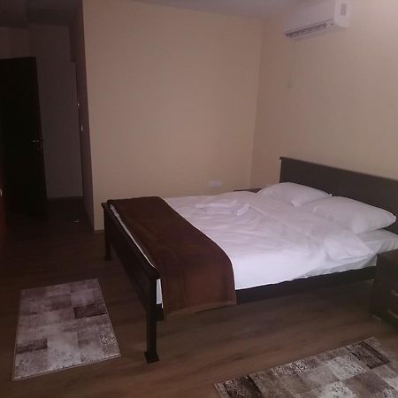 Prenociste Hrast Hostel Paracin Ngoại thất bức ảnh