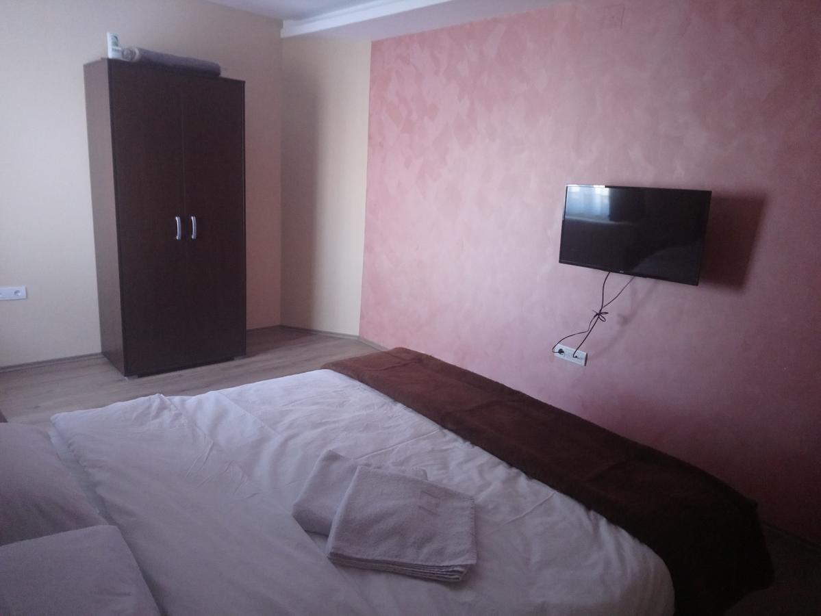 Prenociste Hrast Hostel Paracin Ngoại thất bức ảnh