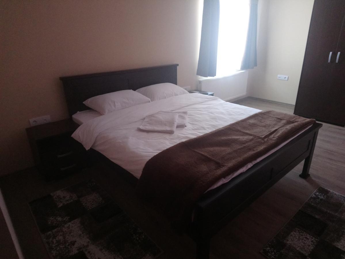 Prenociste Hrast Hostel Paracin Ngoại thất bức ảnh