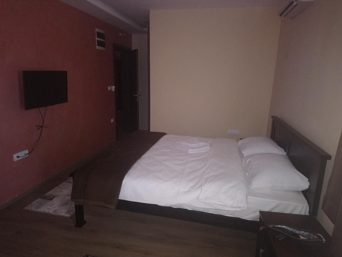 Prenociste Hrast Hostel Paracin Ngoại thất bức ảnh
