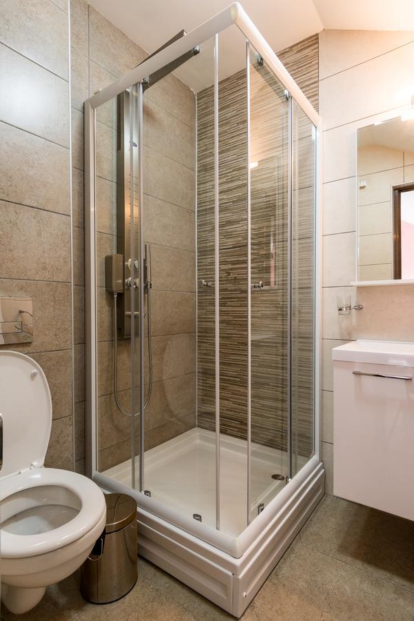 Prenociste Hrast Hostel Paracin Ngoại thất bức ảnh